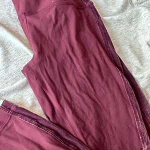 Lulu lemon align crop. 23” with velvet accent. Size 4. Perfect condition.
